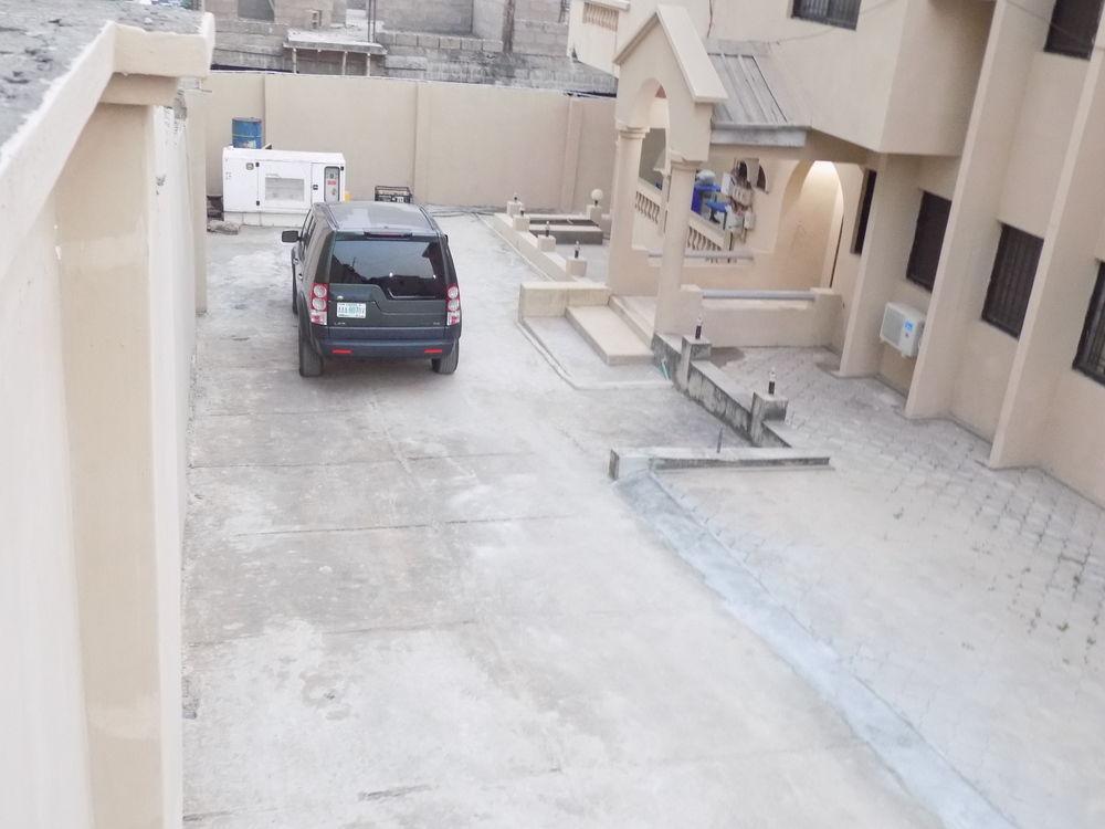 Posh Apartments And Hotel Ikeja Kültér fotó