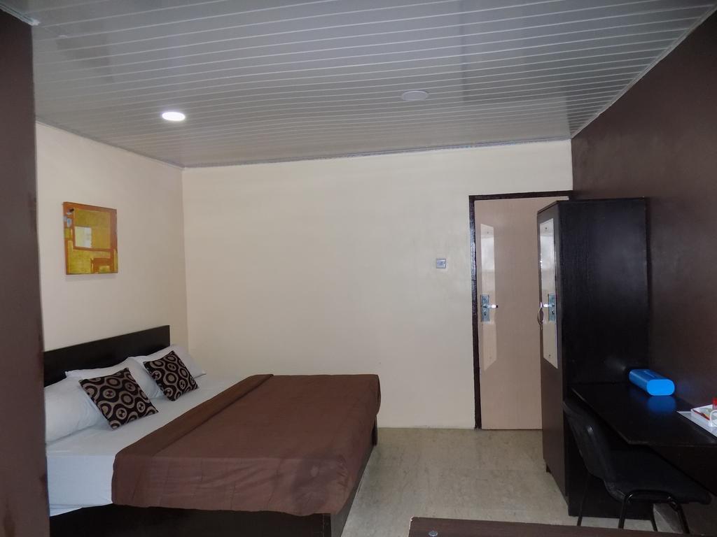 Posh Apartments And Hotel Ikeja Kültér fotó