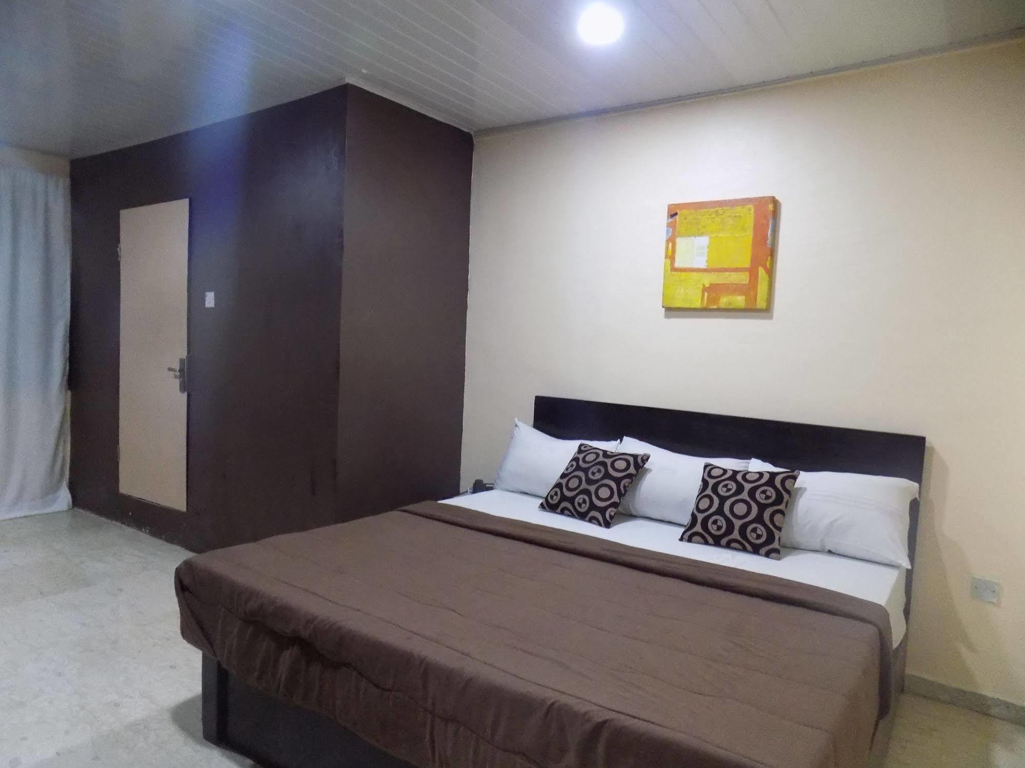 Posh Apartments And Hotel Ikeja Kültér fotó