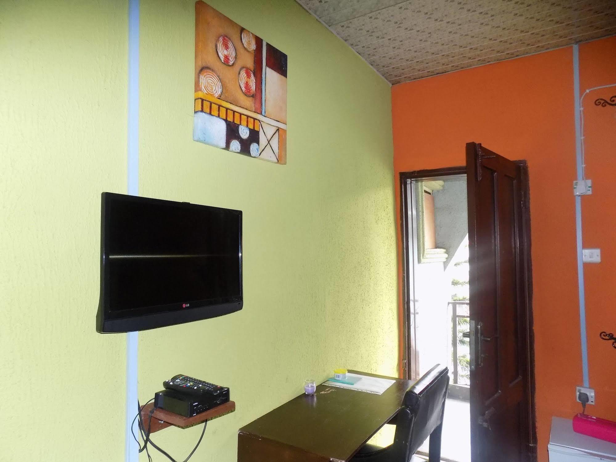 Posh Apartments And Hotel Ikeja Kültér fotó