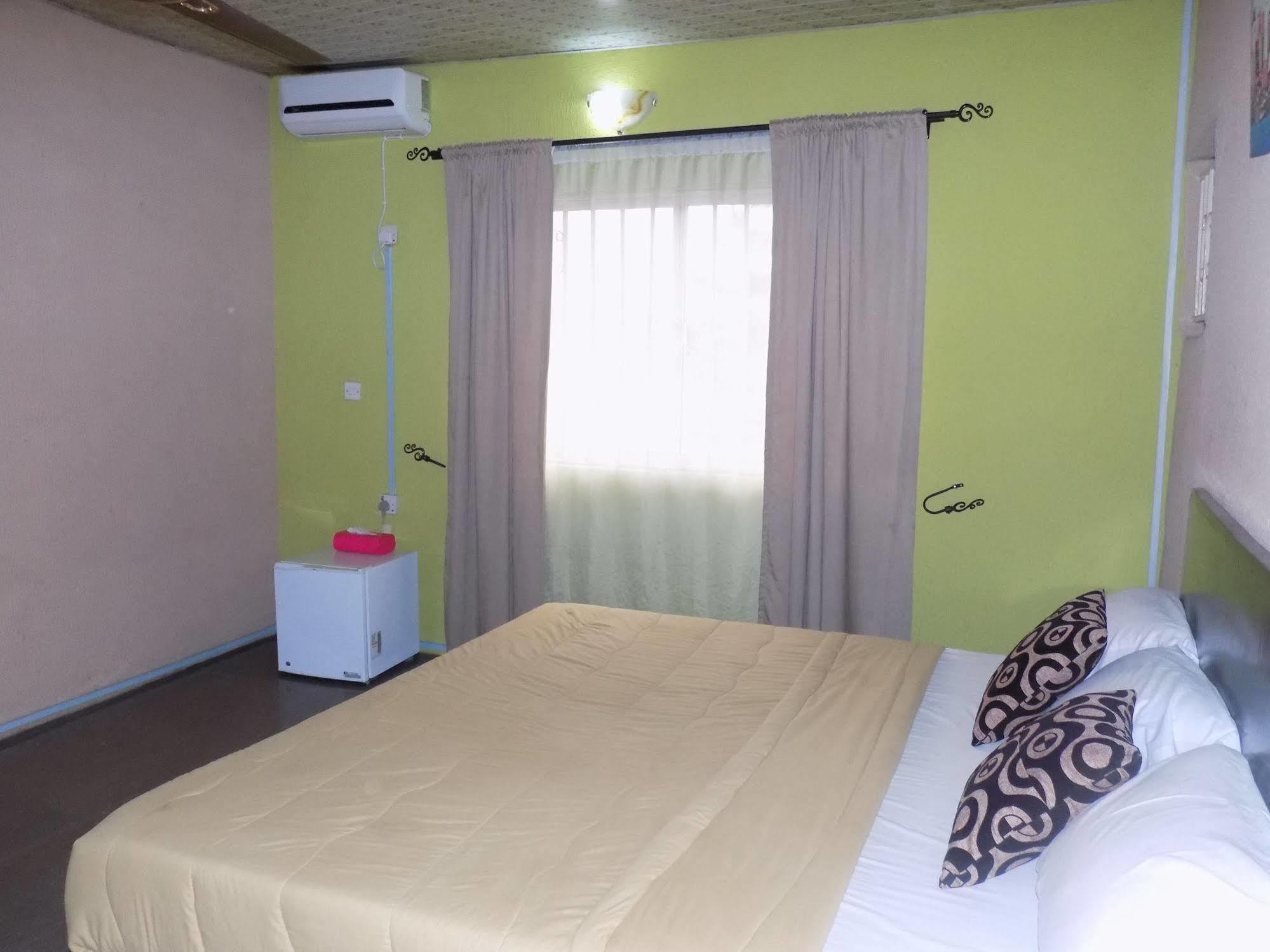 Posh Apartments And Hotel Ikeja Kültér fotó