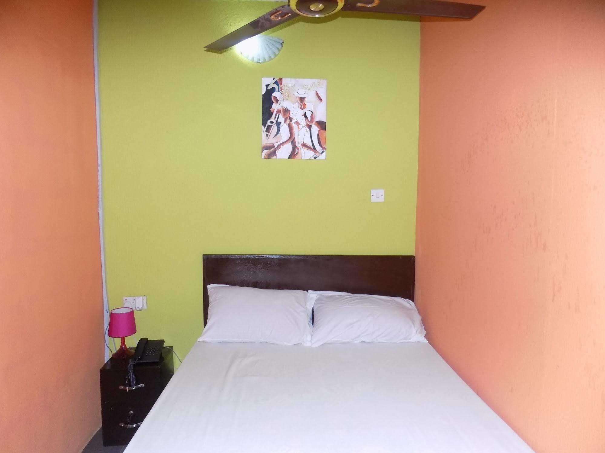 Posh Apartments And Hotel Ikeja Kültér fotó