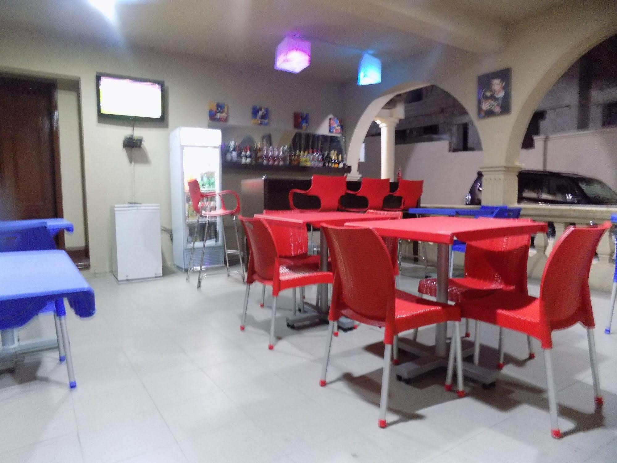 Posh Apartments And Hotel Ikeja Kültér fotó